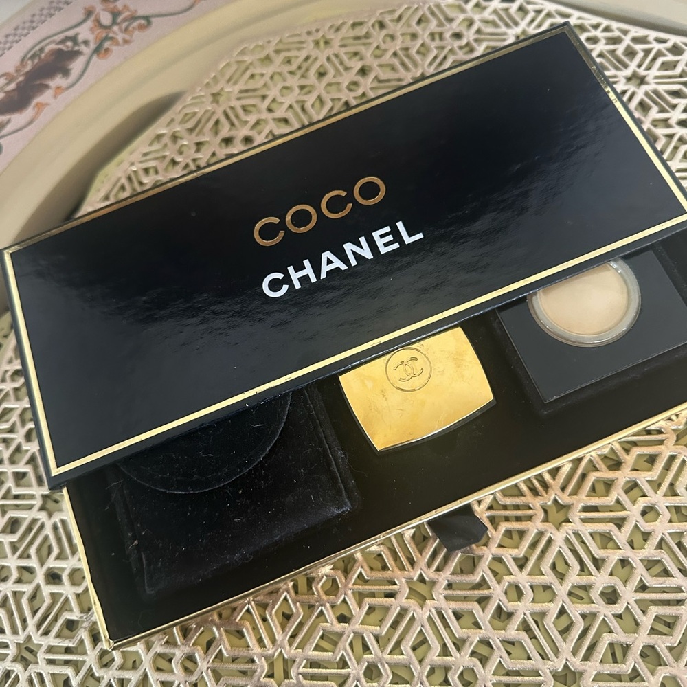 Chanel collector’s dream vintage COCO Chanel pressed fragrance powder set